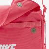 Жіноча спортивна сумка через плече Nike Futura 365