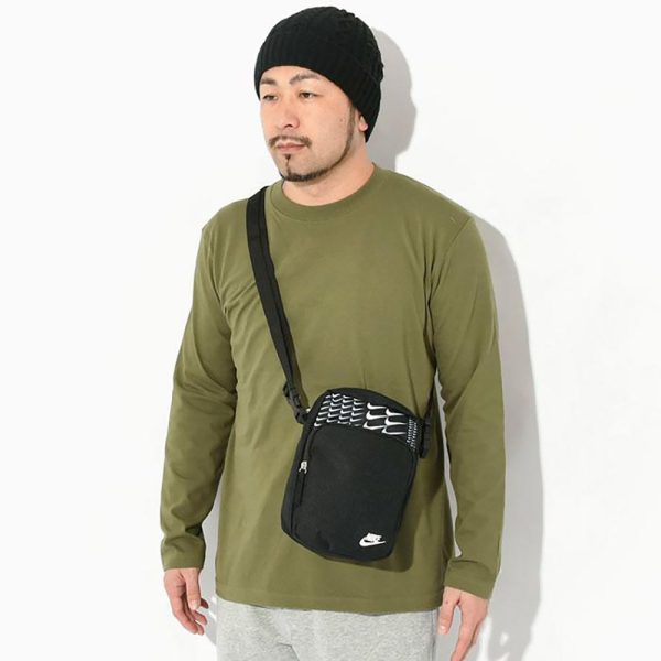 Чорна сумка Найк через плече Nike Heritage Cross-Body Bag