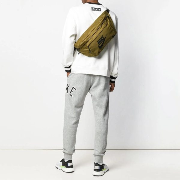 Велика бананка на груди Nike Tech Hip Pack | 10 л.