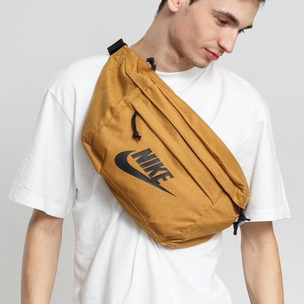 Велика бананка на груди Nike Tech Hip Pack | 10 л.