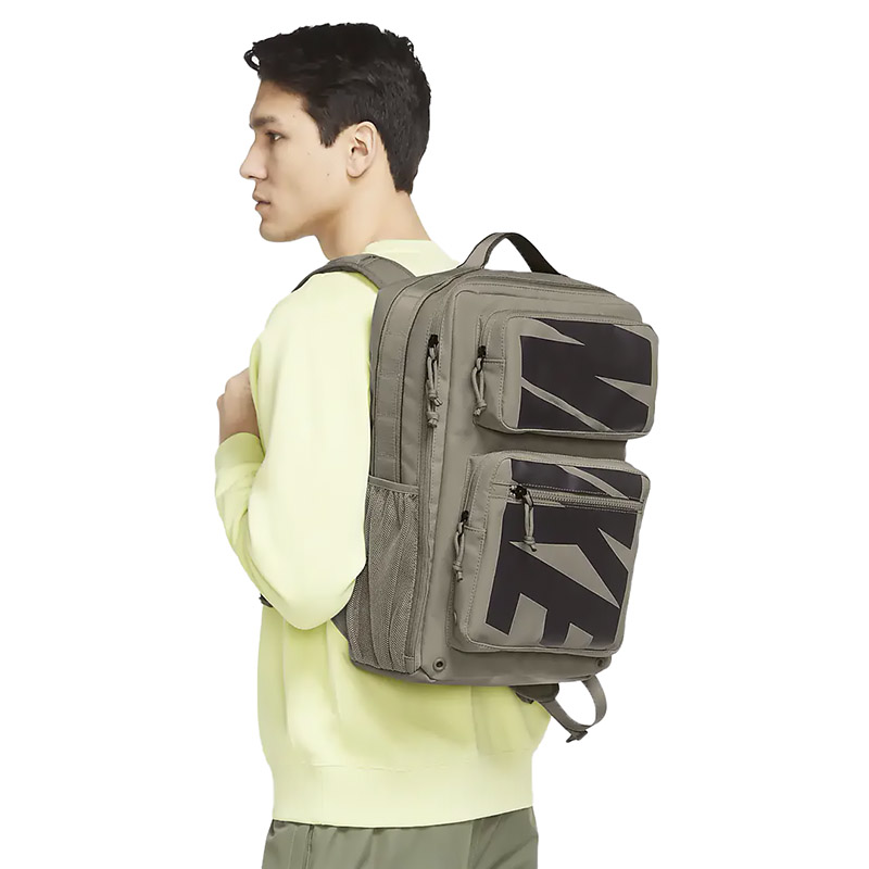 Nike Utility Speed Pocketed
